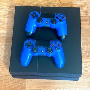 Playstion 4 Console with 2 controllers